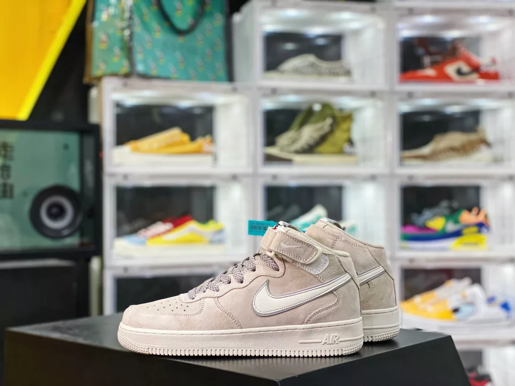 The Nike Air Force 1 07 Air Force One Af1 mid top style casual sneaker is versatile. Soft, elastic cushioning and excellent midsole design, while Nike Air technology has long been a strong backing for maintaining its reputation, spanning the retro and 11