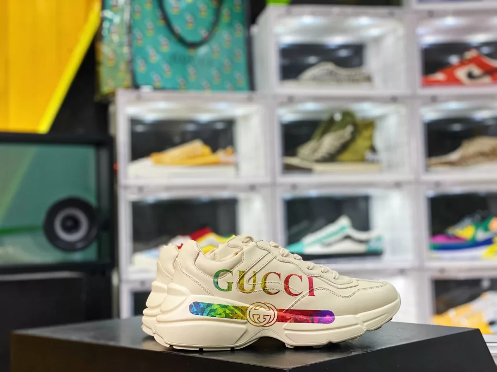 Gucci Rhython Vintage Trainer Sneaker, the strongest version in history, designated for mixed sales on overseas Taobao 💯 Comes with official website reinforcement and synchronization. Purchase box for Gucci Dad 5D leather corner shaped retro jogging shoes on the official website # Full set of counter packaging and 10