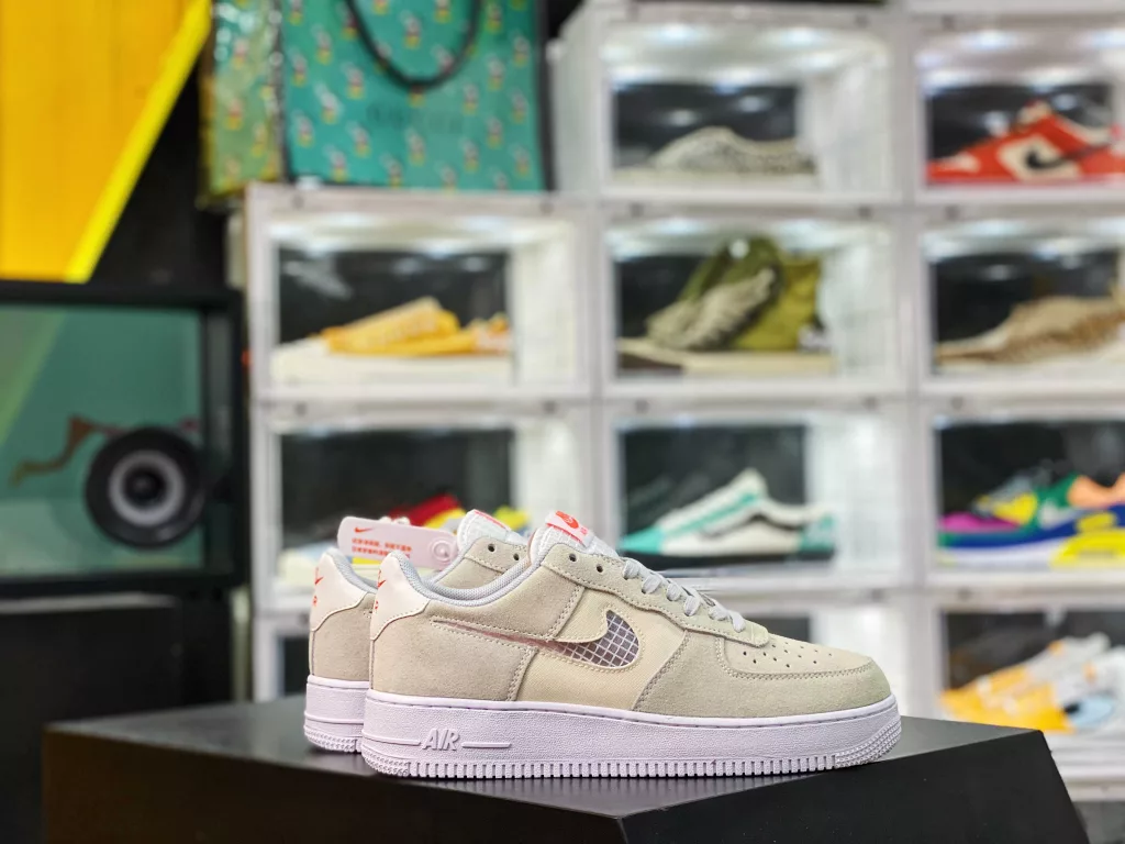 Nike Air Force 1 Low Air Force One low top casual sneaker. The soft and elastic cushioning performance and excellent midsole design span the combination of vintage and modern appearance, creating the Force 1, 10 that has been popular worldwide for over 30 years