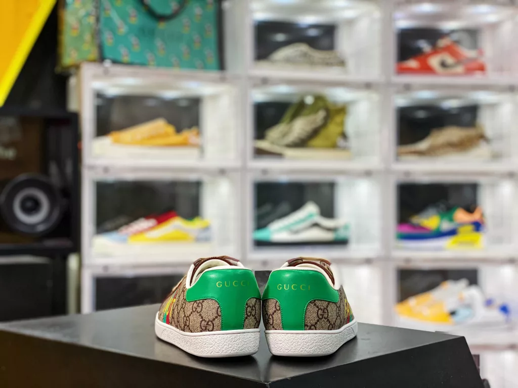 Exclusive live shooting ✨ Overseas Taobao Merchant Mixed Sale Edition Channel Original Order (Tongue with NFC Sensing Chip) Launches Classic High Luxury Gucci GUCCI Ace Embroidered Low Top Colored Low Top Fashion Versatile Casual Board Shoes 