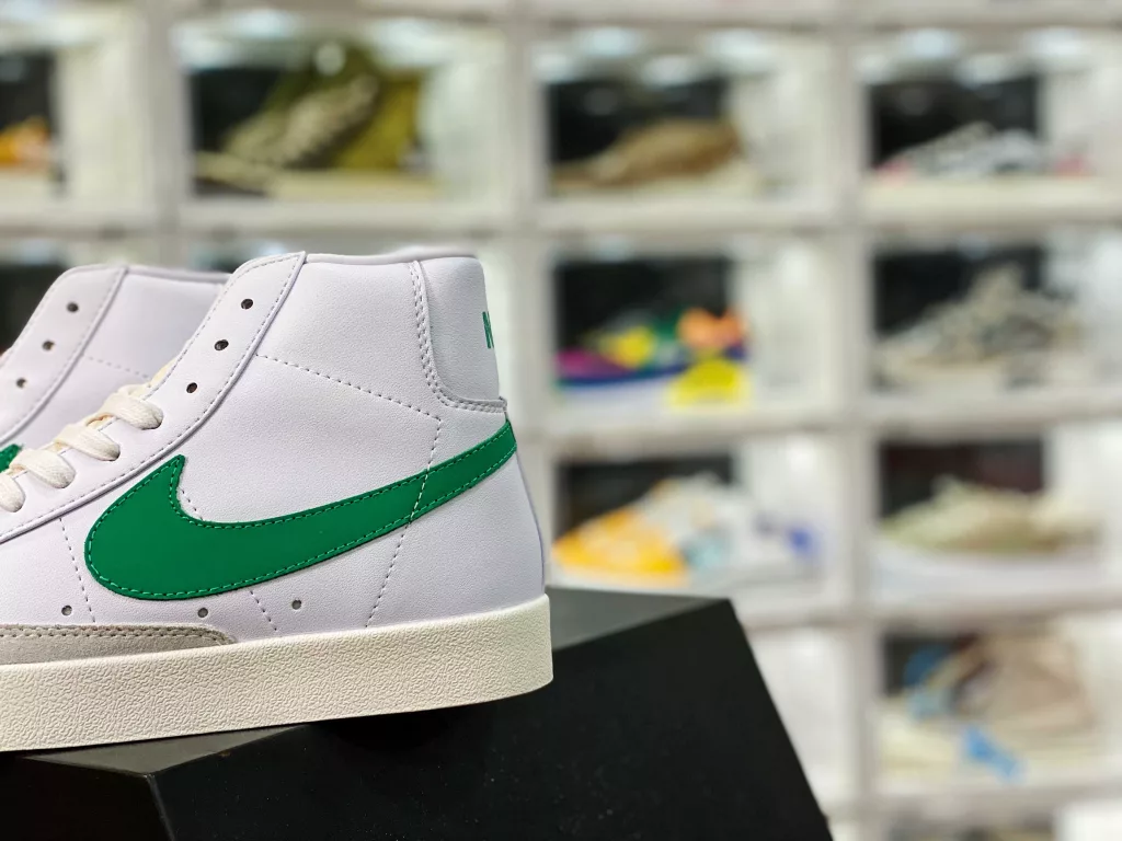 Nike Blazer Mid Versatile Piece Company level Strongest Nike Blazer Trailblazer ‼️ The timeless trend of IP craftsmanship, fine needle stitching, and wiring all follow the original shoe label, the original box, and the pure original shoe upper pulled back from Qingdao QT, LX3, factory made in 10