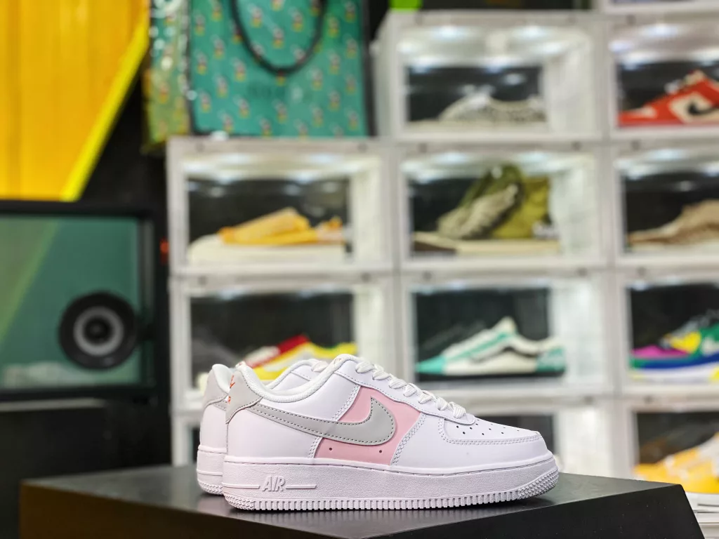 Nike Air Force1 Ronnie Fieg it Air Force One low top creates the most genuine version, focuses on foreign trade channels, the first layer of authentic full-length built-in air cushion, original box accessories, midsole steel seal, built-in air cushion, article number CU2980-1910