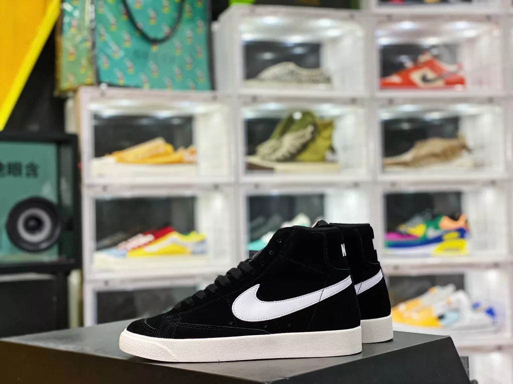 Nike Blazer Mid Versatile Piece Company level Strongest Nike Blazer Trailblazer ‼️ The timeless trend of IP craftsmanship, fine needle stitching, and wiring all follow the original shoe label, the original box, and the pure original shoe upper pulled back from Qingdao QT, LX3, factory made in 10