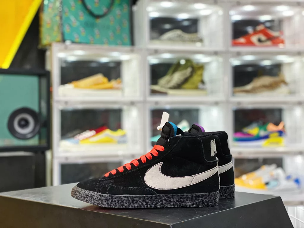 The company level Nike SB Zoom Blazer Mid 'prm Nike Trailblazer series has newly developed last shaped cardboard, the correct sole bite pattern version, and the classic Trailblazer high top versatile casual sports board shoe Nike Blazer adopts 10% color and material combinations