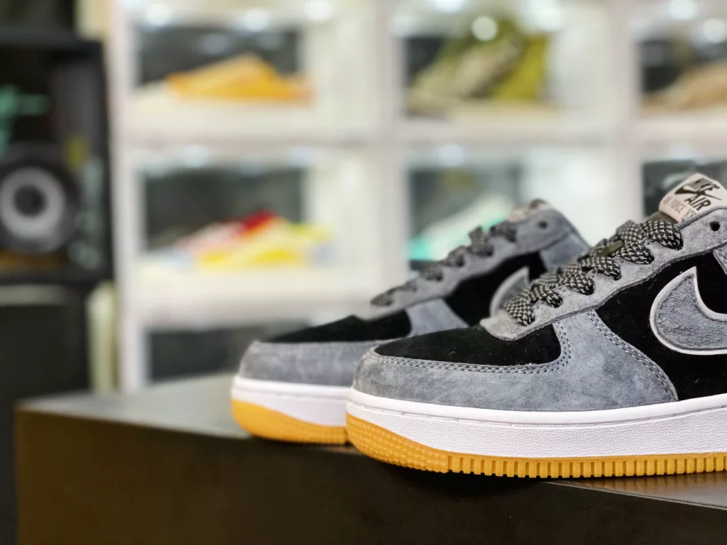 Air Force 1'07 Classic Mist and Haze, Made of Genuine Air Force Version Made of Genuine Genuine Grey Last Cardboard, Focused on Foreign Trade Channels, Full Pocket Built-in Honeycomb Air Cushion, Original Box Accessories, Original Factory Midsole Steel Seal, Pull Top Perfect Product Number: AQ8741-90111