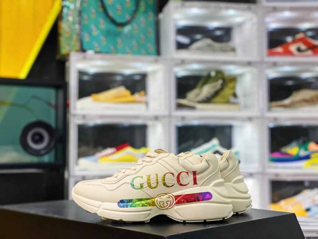 Gucci Rhython Vintage Trainer Sneaker, the strongest version in history, designated for mixed sales on overseas Taobao 💯 Comes with official website reinforcement and synchronization. Purchase box for Gucci Dad 5D leather corner shaped retro jogging shoes on the official website # Full set of counter packaging and 10