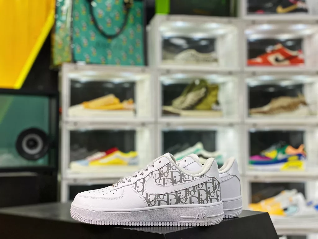 Dior x Air Force 1'07 Co branded Custom Air Force One Low top Casual Board Shoes 3M Reflective Custom Leather Raw Last Raw Paperboard Built in Full length Air Cushion Article No.: DN8608-00211