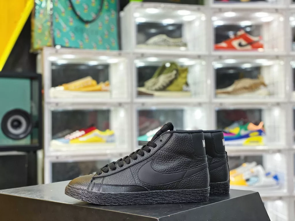 The company level Nike SB Zoom Blazer Mid 'prm Nike Trailblazer series has newly developed last shaped cardboard, the correct sole bite pattern version, and the classic Trailblazer high top versatile casual sports board shoe Nike Blazer adopts 10% color and material combinations