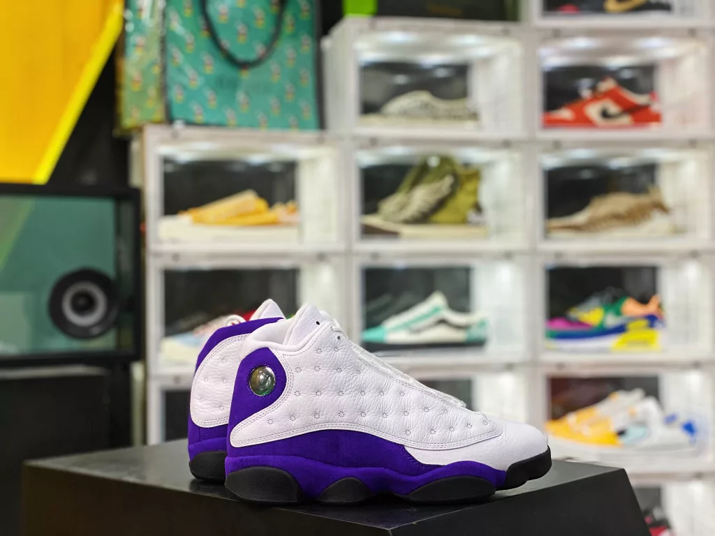 Air Jordan 13 Retro super royal Royal Dongguan factory produces pure original shoes, with almost zero deviation in the development version. Purchase original leather materials, logo, hardware components, and develop private molds at high prices to eliminate fake versions at a glance. # Original shoes 1:110