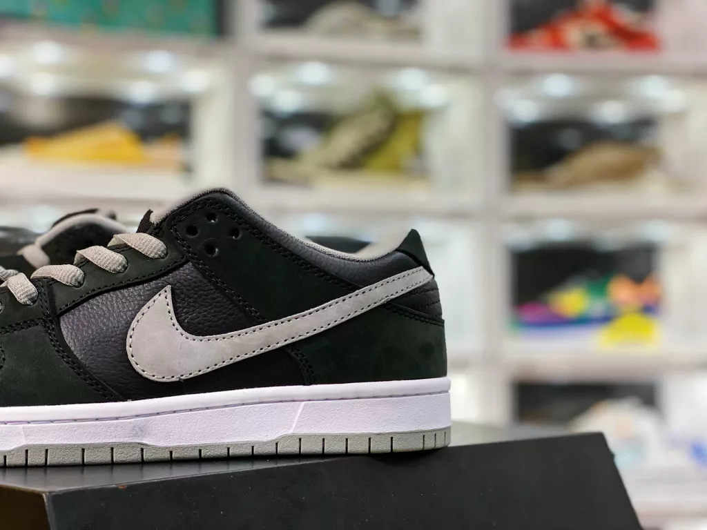 Pure original batch, highest version on the market, NikeSB Dunk Low J-Pack Shadow Shadow Grey, original purple box, original last, original cardboard, original top layer leather, original embroidery needle sewing process, one to one, original box, air cushion insole, shoe box, steel seal accessories, 10