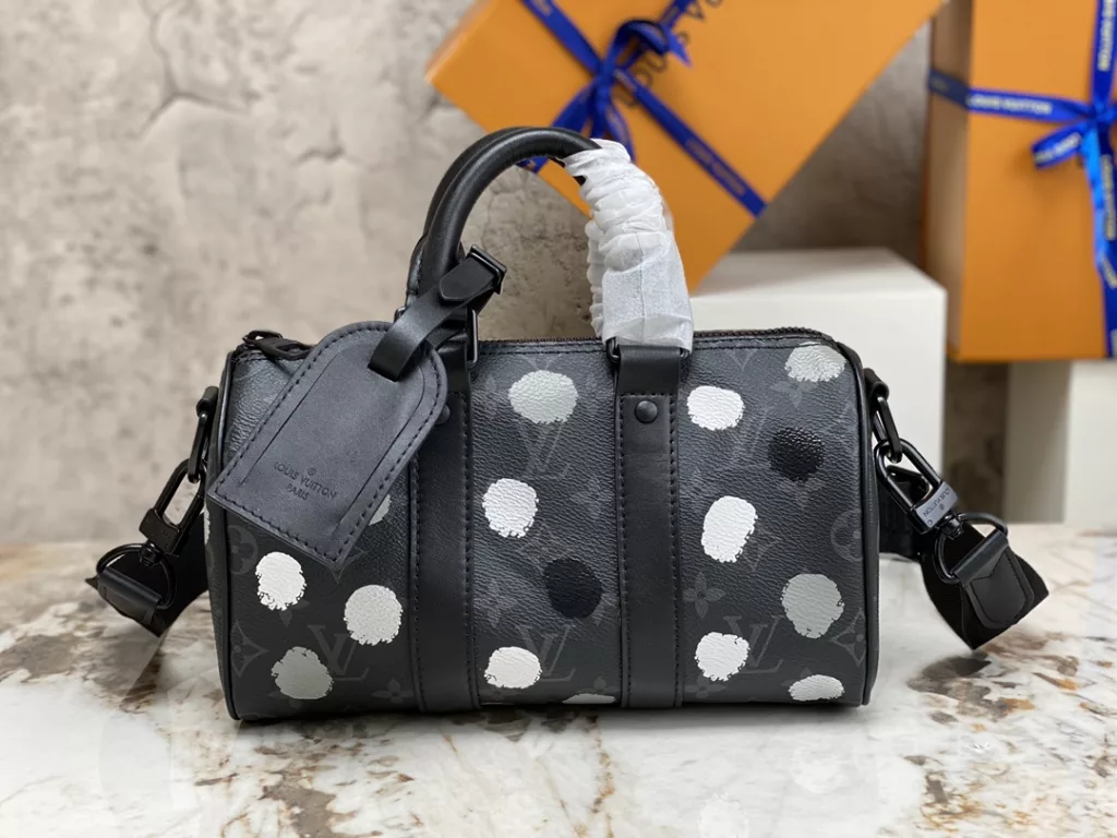 Factory price 480 [Top quality original order] M45406 Black Flower Silk Screen Pillow Bag Series KEEPALL 25 Handbag 46406 Wave Dot Black Flower (Circle Dot Silk Screen) At the end of 2022, the Room with a View holiday series launched this Keepall handbag, depicting the beautiful light and shadow of sunrise on the Monogram Eclipse canvas, symbolizing unlimited hope for freedom. Size: 25 x 15 x 11 cm.