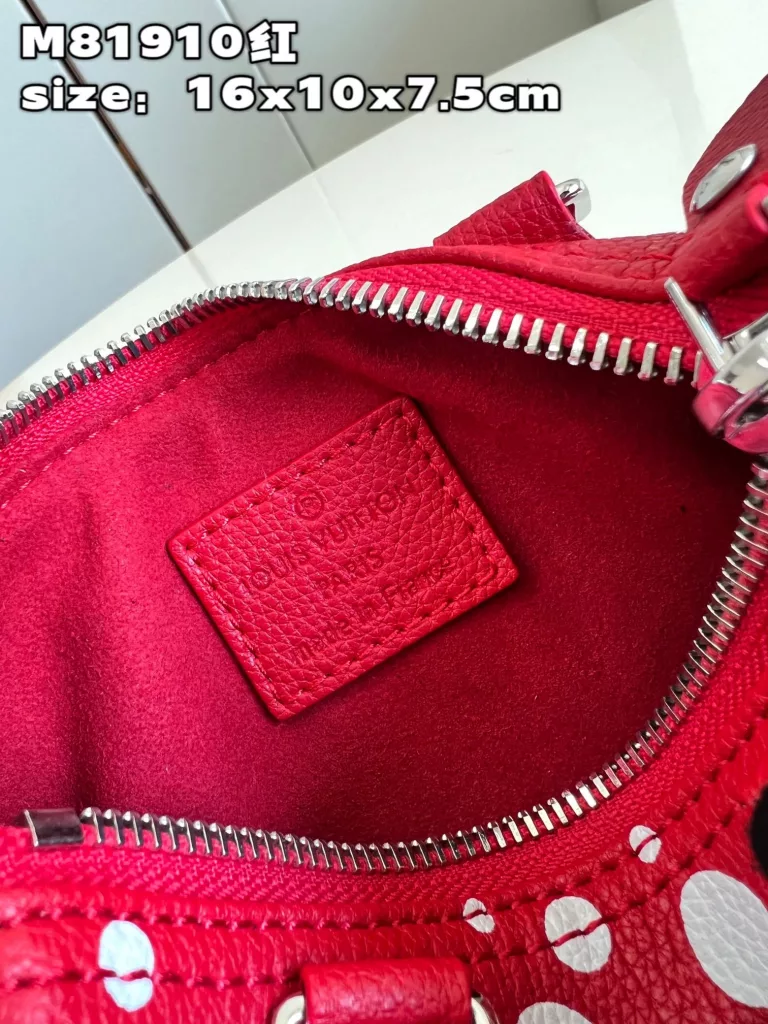 Ex factory price 440 [top original high quality] M81910 red pillow bag series, wave dot master Yayoi Kusama yoshiyama co branded series This Nano Speedy handbag is exquisite in design, fashionable in style, and can carry daily needs with you. Made of smooth Monogram Imprente grain leather, decorated with oversized Monogram embossing, paired with metal parts, detachable and adjustable chain shoulder straps, and Toron handles. Size: 16x10x7.5cm (length x height x width).