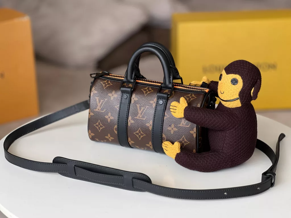 KEEPALL NANO Handbag M80118 Monkey doll In the Spring/Summer 2021 collection, menswear art director Virgil Abloh presents the Keepall Nano handbag. The bag comes with a knitted doll of Louis Vuitton's friends cartoon character from its 