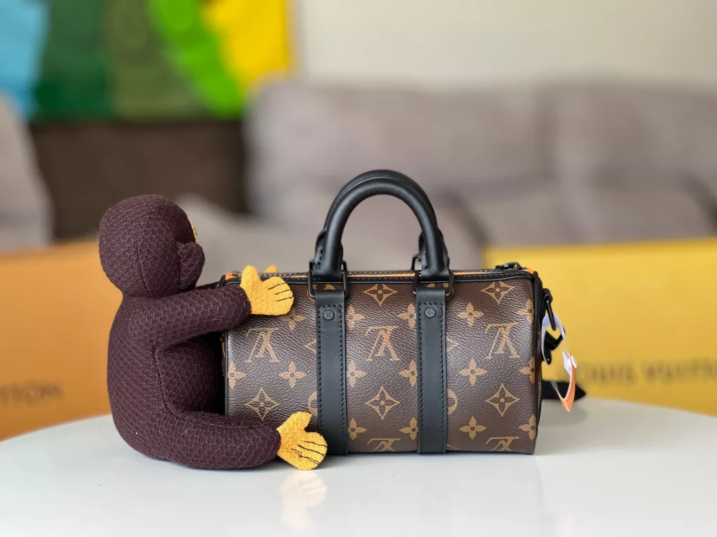 KEEPALL NANO Handbag M80118 Monkey doll In the Spring/Summer 2021 collection, menswear art director Virgil Abloh presents the Keepall Nano handbag. The bag comes with a knitted doll of Louis Vuitton's friends cartoon character from its 