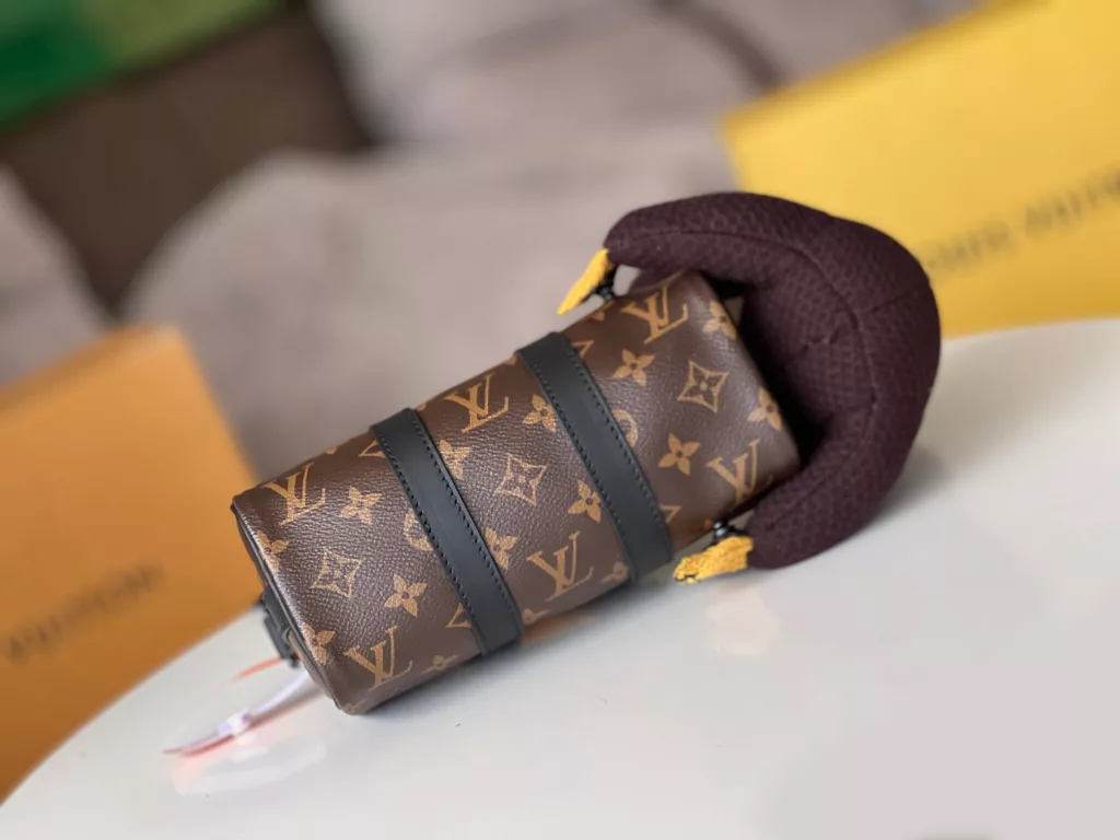 KEEPALL NANO Handbag M80118 Monkey doll In the Spring/Summer 2021 collection, menswear art director Virgil Abloh presents the Keepall Nano handbag. The bag comes with a knitted doll of Louis Vuitton's friends cartoon character from its 