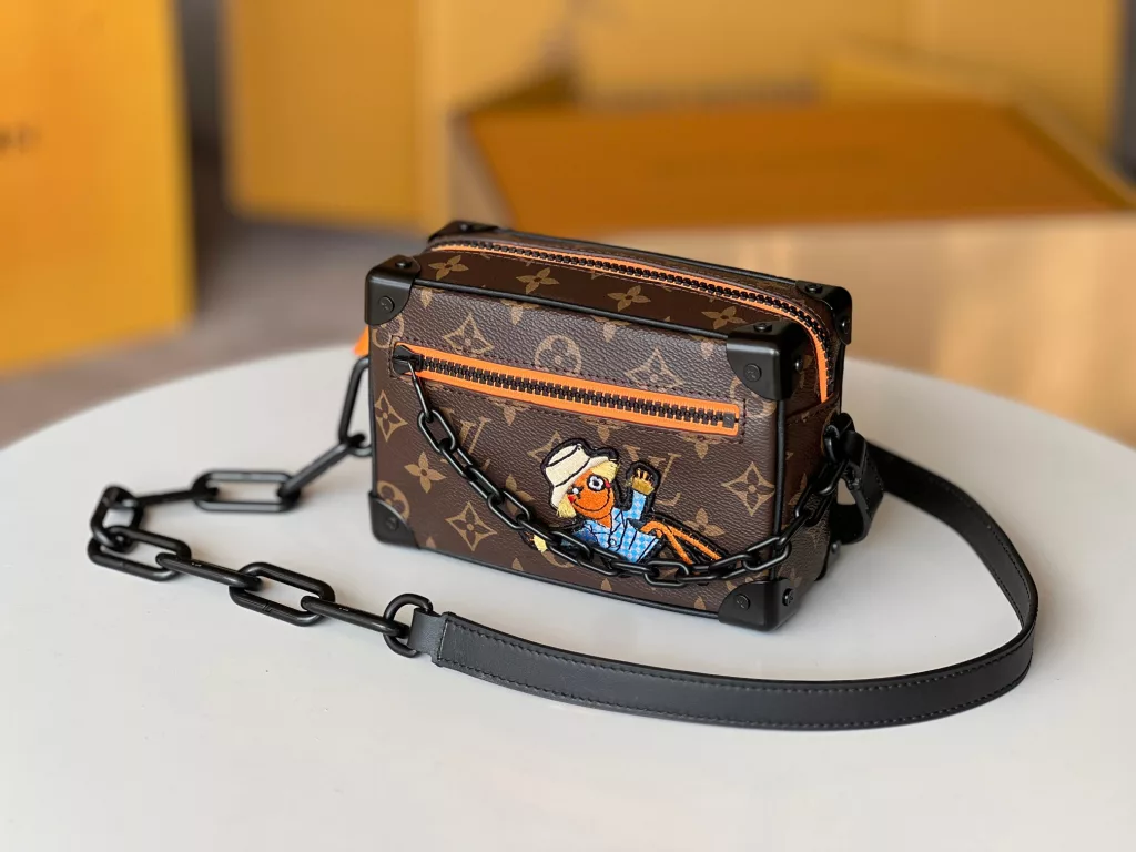 Featuring Monogram canvas and matte leather trim, this Mini Soft Trunk chain bag features Virgil Abloh's animated Zoooom with Friends for the Spring/Summer 2021 show. Top and front pocket zipper injected lively bright color. Size: 18.5 × 13 × 8 cm