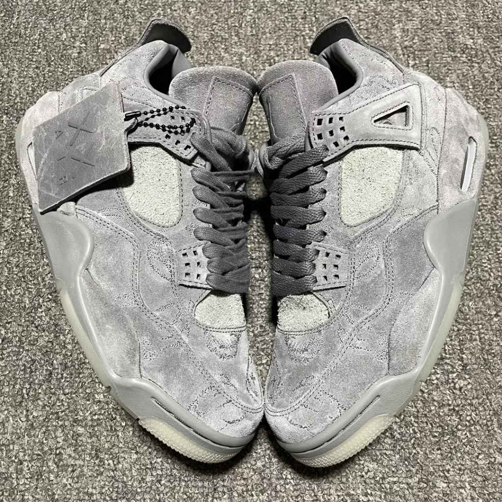 Kaws x Air Jordan 4       size:40-47.5