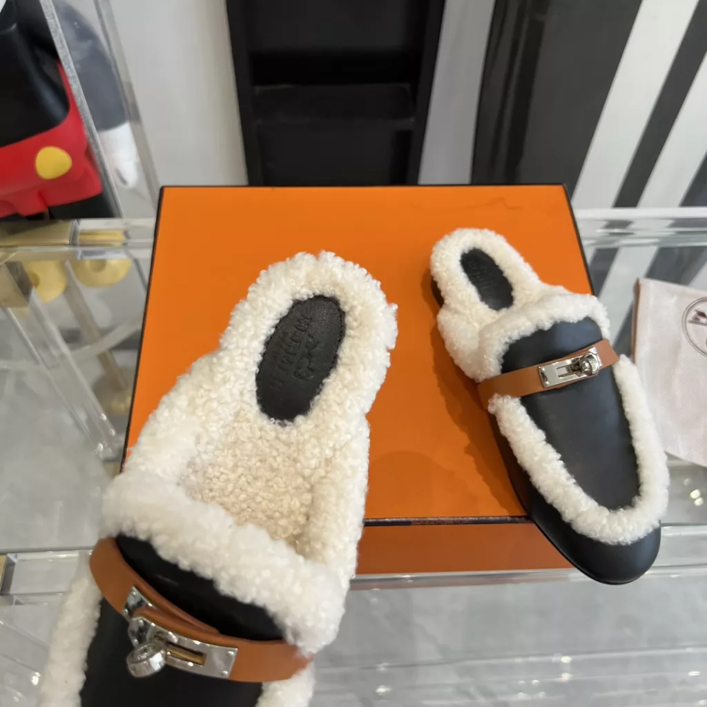 Hermes slippers