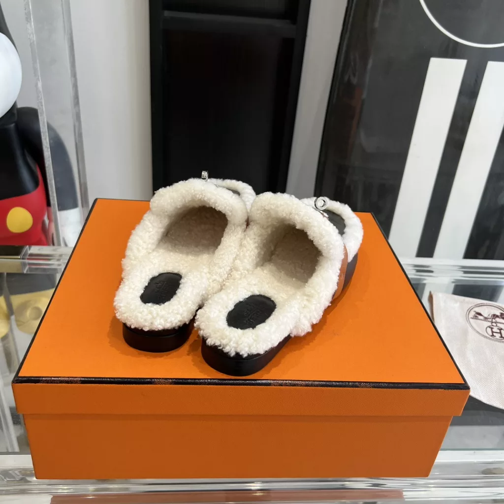 Hermes slippers