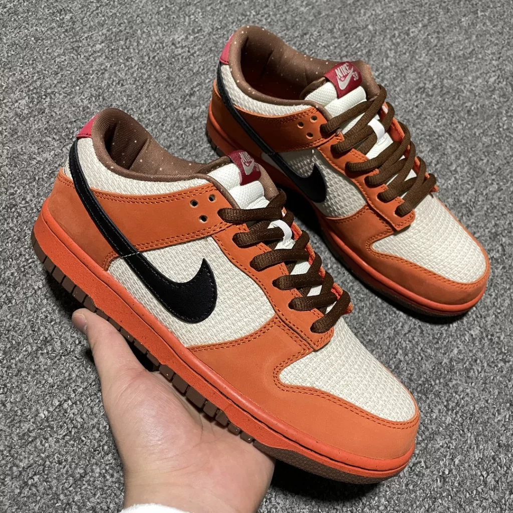 NIKE SB DUNK LOW