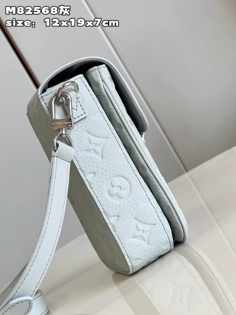 Louis Vuitton S-Lock Vertical mini handbag