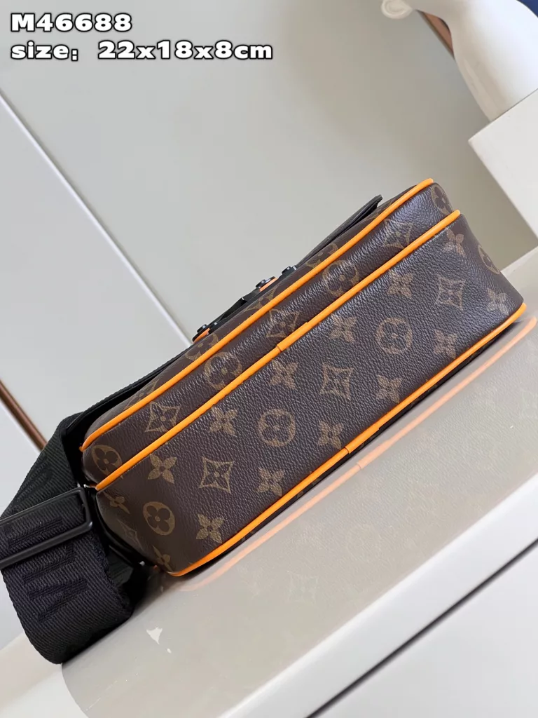 Louis Vuitton S Lock messenger bag