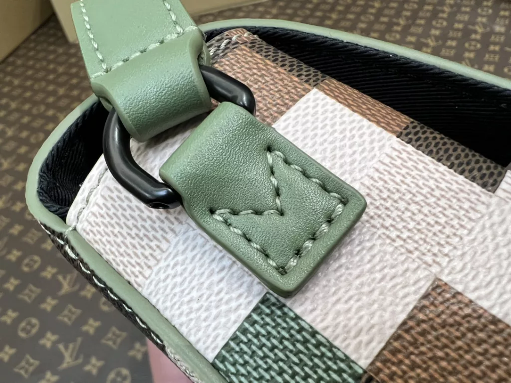 Louis Vuitton messenger Bag