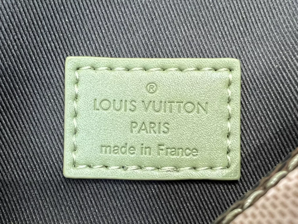 Louis Vuitton messenger Bag