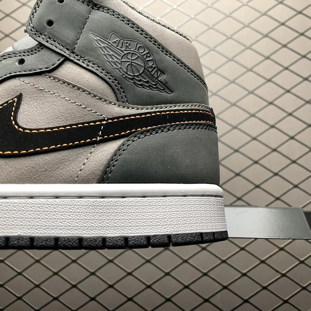 Air Jordan 1 Mid