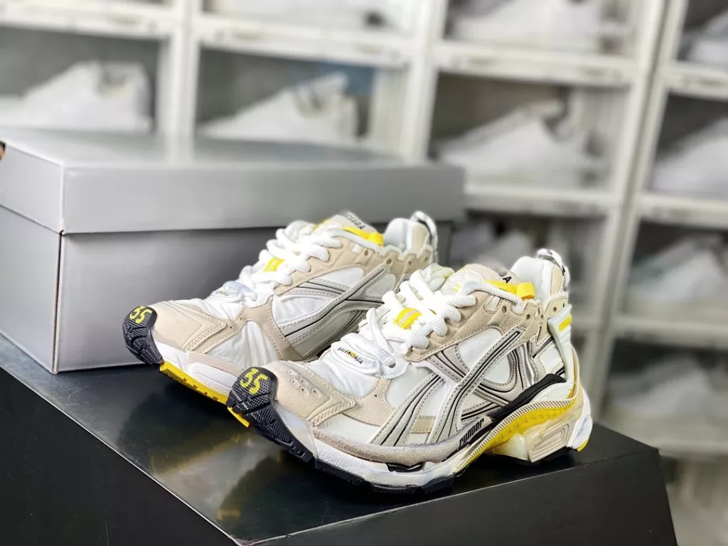 BALENCIAGA Runner Sneaker 