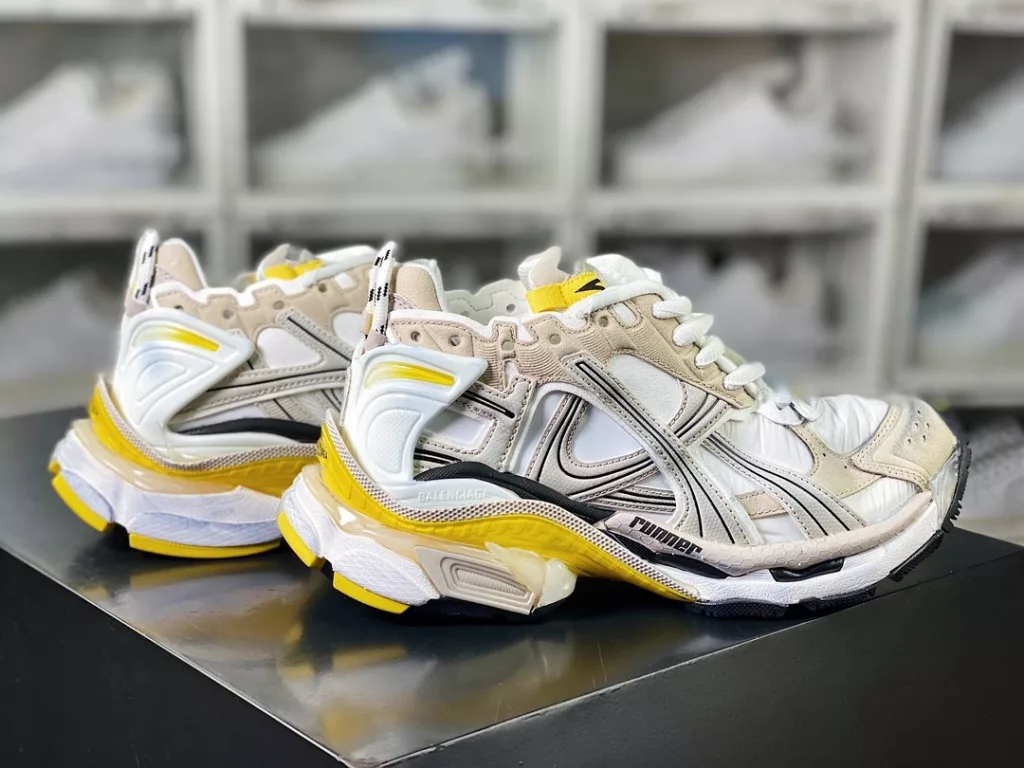 BALENCIAGA Runner Sneaker 