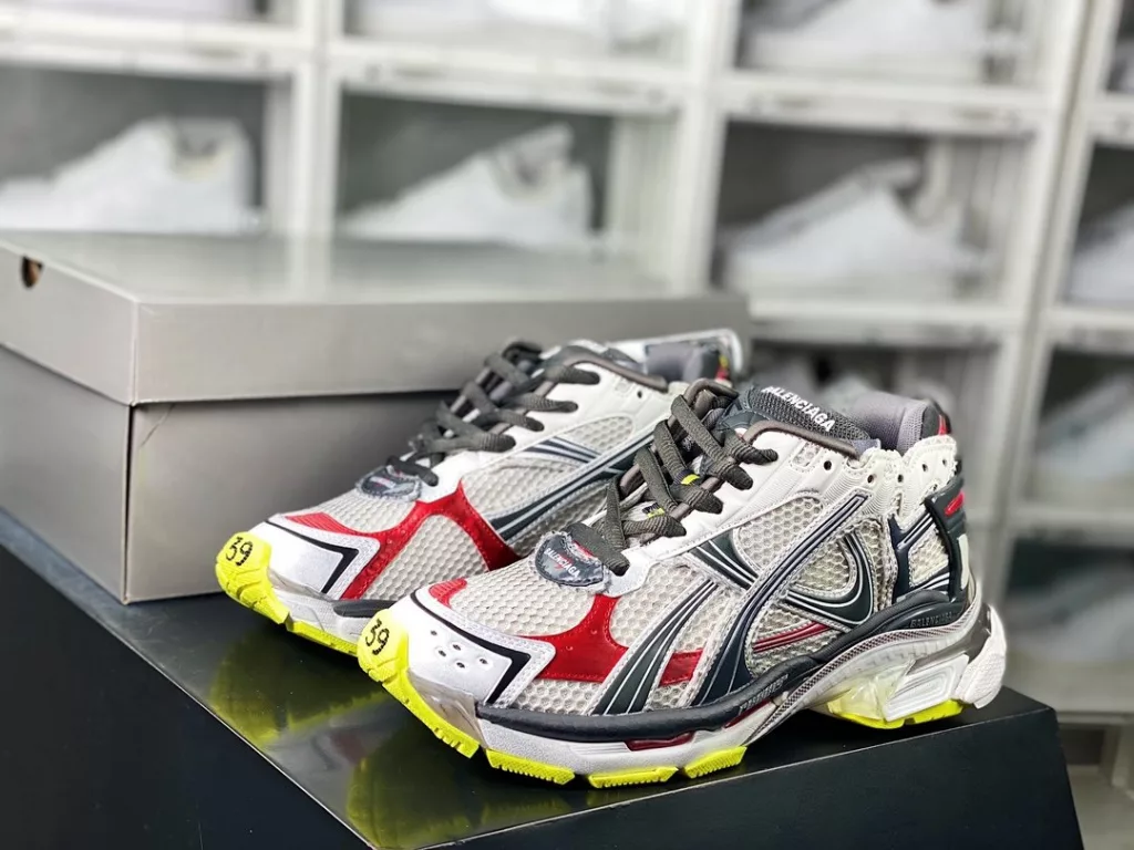 BALENCIAGA Runner Sneaker 