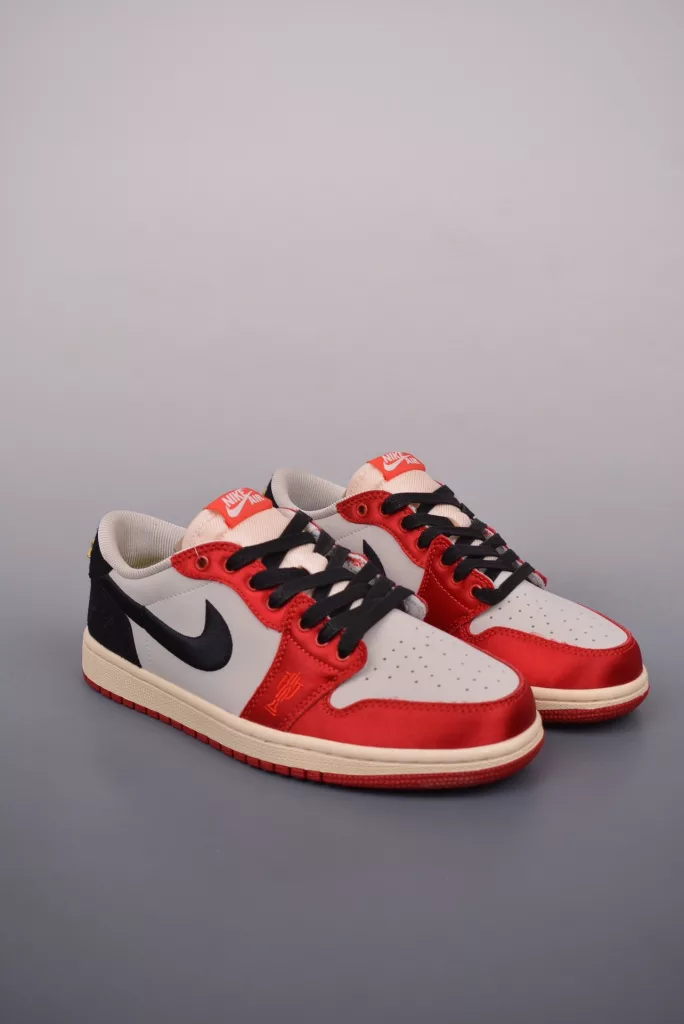 Air Jordan 1 Low black and red silk toe shoes