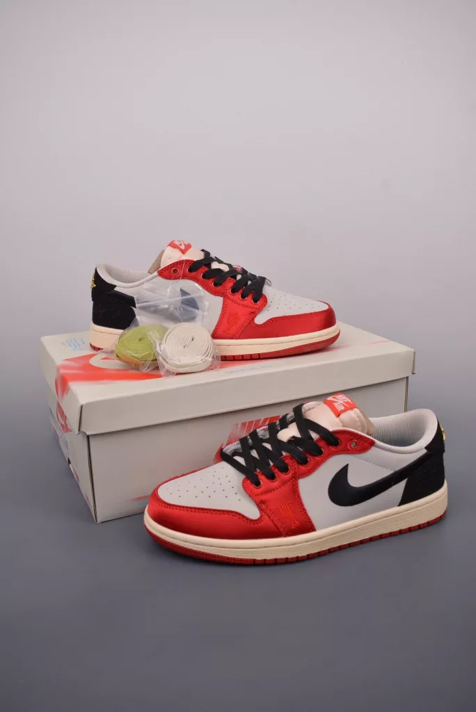 Air Jordan 1 Low black and red silk toe shoes