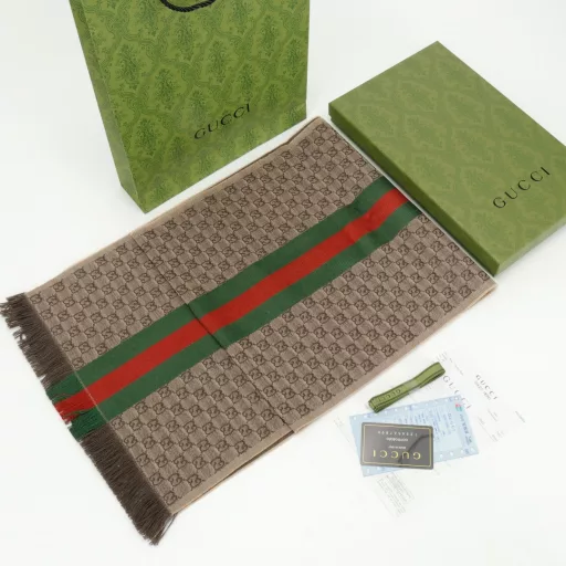 GUCCI Gulci 21FW Wool Laramid Full LOGO Long ScarfThe feel is soft and silky. Incapple packing gift box