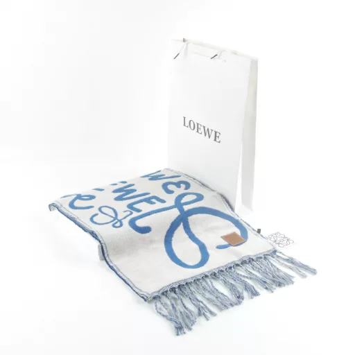 LOEWE 23FW anagram writing graffiti wool long scarfWool material. Imported knitting machine operation full print pattern, full set packaging