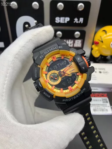 GA-400 hand-raise light Casio G-SHOCK--classic shockproof dial design👍In stock and shipped in seconds, 45-degree automatic hand-raise light function with strong visual impact🙈LCD liquid crystal display💡Stopwatch speed function accurate to 1/1000 second⌛Shockproof📣Anti-magnetic💥200 meters waterproof🏊48 city time📲Countdown⏳Alarm clock⏰Fully automatic calendar and other powerful functions📆