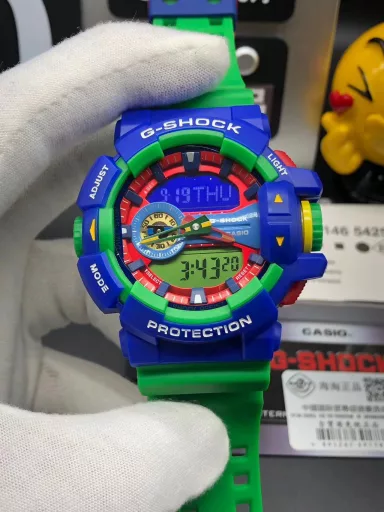 GA-400 hand-raise light Casio G-SHOCK--classic shockproof dial design👍In stock and shipped in seconds, 45-degree automatic hand-raise light function with strong visual impact🙈LCD liquid crystal display💡Stopwatch speed function accurate to 1/1000 second⌛Shockproof📣Anti-magnetic💥200 meters waterproof🏊48 city time📲Countdown⏳Alarm clock⏰Fully automatic calendar and other powerful functions📆