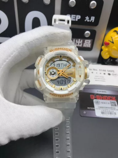 GA-400 hand-raise light Casio G-SHOCK--classic shockproof dial design👍In stock and shipped in seconds, 45-degree automatic hand-raise light function with strong visual impact🙈LCD liquid crystal display💡Stopwatch speed function accurate to 1/1000 second⌛Shockproof📣Anti-magnetic💥200 meters waterproof🏊48 city time📲Countdown⏳Alarm clock⏰Fully automatic calendar and other powerful functions📆