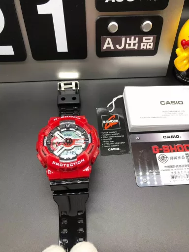 GA-110 Hand-raise Light Casio G-SHOCK--Classic shockproof dial design👍In stock and shipped immediately, 45-degree automatic hand-raise light function with strong visual impact🙈LCD liquid crystal display💡Stopwatch speed function accurate to 1/1000 second⌛Shockproof📣Anti-magnetic💥200 meters waterproof🏊48 city time📲Countdown⏳Alarm clock⏰Fully automatic calendar and other powerful functions