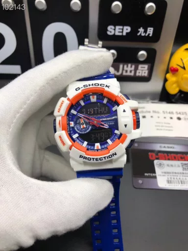 GA-400 hand-raise light Casio G-SHOCK--classic shockproof dial design👍In stock and shipped in seconds, 45-degree automatic hand-raise light function with strong visual impact🙈LCD liquid crystal display💡Stopwatch speed function accurate to 1/1000 second⌛Shockproof📣Anti-magnetic💥200 meters waterproof🏊48 city time📲Countdown⏳Alarm clock⏰Fully automatic calendar and other powerful functions📆