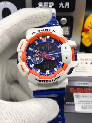 GA-400 hand-raise light Casio G-SHOCK--classic shockproof dial design👍In stock and shipped in seconds, 45-degree automatic hand-raise light function with strong visual impact🙈LCD liquid crystal display💡Stopwatch speed function accurate to 1/1000 second⌛Shockproof📣Anti-magnetic💥200 meters waterproof🏊48 city time📲Countdown⏳Alarm clock⏰Fully automatic calendar and other powerful functions📆