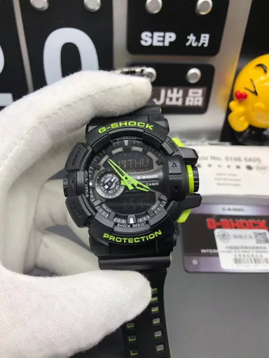 GA-400 hand-raise light Casio G-SHOCK--classic shockproof dial design👍In stock and shipped in seconds, 45-degree automatic hand-raise light function with strong visual impact🙈LCD liquid crystal display💡Stopwatch speed function accurate to 1/1000 second⌛Shockproof📣Anti-magnetic💥200 meters waterproof🏊48 city time📲Countdown⏳Alarm clock⏰Fully automatic calendar and other powerful functions📆