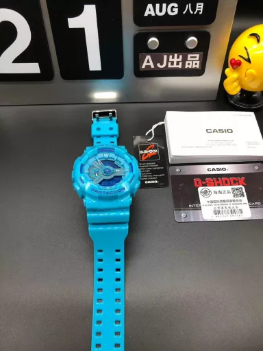 GA-110 Hand-raise Light Casio G-SHOCK--Classic shockproof dial design👍In stock and shipped immediately, 45-degree automatic hand-raise light function with strong visual impact🙈LCD liquid crystal display💡Stopwatch speed function accurate to 1/1000 second⌛Shockproof📣Anti-magnetic💥200 meters waterproof🏊48 city time📲Countdown⏳Alarm clock⏰Fully automatic calendar and other powerful functions