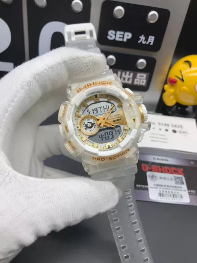 GA-400 hand-raise light Casio G-SHOCK--classic shockproof dial design👍In stock and shipped in seconds, 45-degree automatic hand-raise light function with strong visual impact🙈LCD liquid crystal display💡Stopwatch speed function accurate to 1/1000 second⌛Shockproof📣Anti-magnetic💥200 meters waterproof🏊48 city time📲Countdown⏳Alarm clock⏰Fully automatic calendar and other powerful functions📆