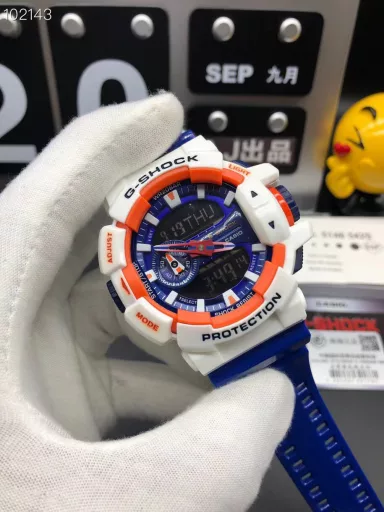 GA-400 hand-raise light Casio G-SHOCK--classic shockproof dial design👍In stock and shipped in seconds, 45-degree automatic hand-raise light function with strong visual impact🙈LCD liquid crystal display💡Stopwatch speed function accurate to 1/1000 second⌛Shockproof📣Anti-magnetic💥200 meters waterproof🏊48 city time📲Countdown⏳Alarm clock⏰Fully automatic calendar and other powerful functions📆