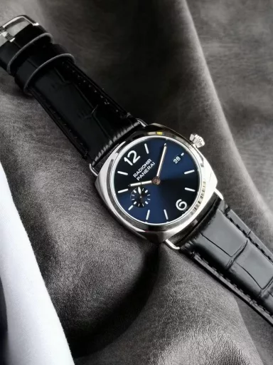 TTF Fresh Seafood Recommendation: Panerai Radell Series PAM01293 watch, stainless steel case with black Italian imported calfskin strap, sapphire crystal glass, blue dial with stick-shaped hour markers, luminous display. Equipped with P.900 automatic mechanical movement, size: 40 mm.