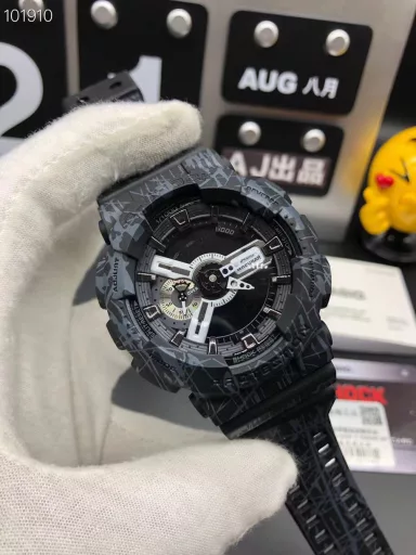 GA-110 Hand-raise Light Casio G-SHOCK--Classic shockproof dial design👍In stock and shipped immediately, 45-degree automatic hand-raise light function with strong visual impact🙈LCD liquid crystal display💡Stopwatch speed function accurate to 1/1000 second⌛Shockproof📣Anti-magnetic💥200 meters waterproof🏊48 city time📲Countdown⏳Alarm clock⏰Fully automatic calendar and other powerful functions