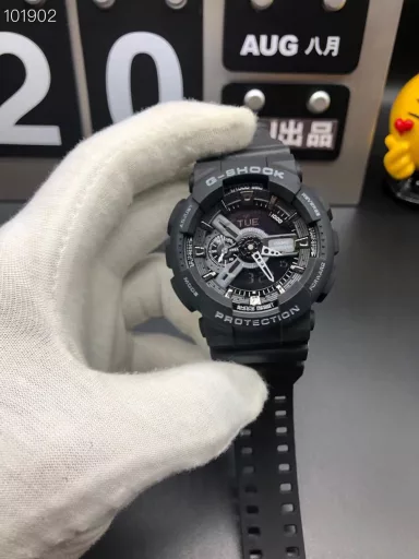 GA-110 Hand-raise Light Casio G-SHOCK--Classic shockproof dial design👍In stock and shipped immediately, 45-degree automatic hand-raise light function with strong visual impact🙈LCD liquid crystal display💡Stopwatch speed function accurate to 1/1000 second⌛Shockproof📣Anti-magnetic💥200 meters waterproof🏊48 city time📲Countdown⏳Alarm clock⏰Fully automatic calendar and other powerful functions📆