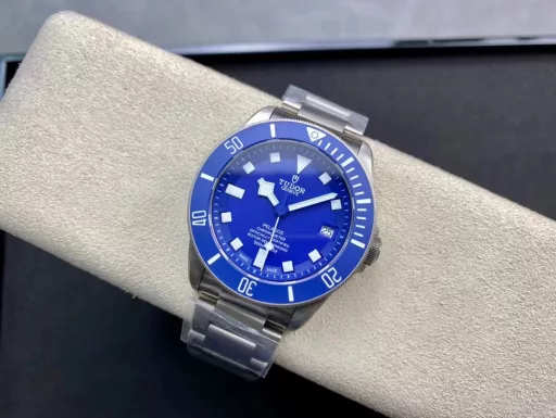 XF pays tribute to the classic legend - Tudor Tudor Submariner Blue Tomahawk (limited to 200 pieces), with the 